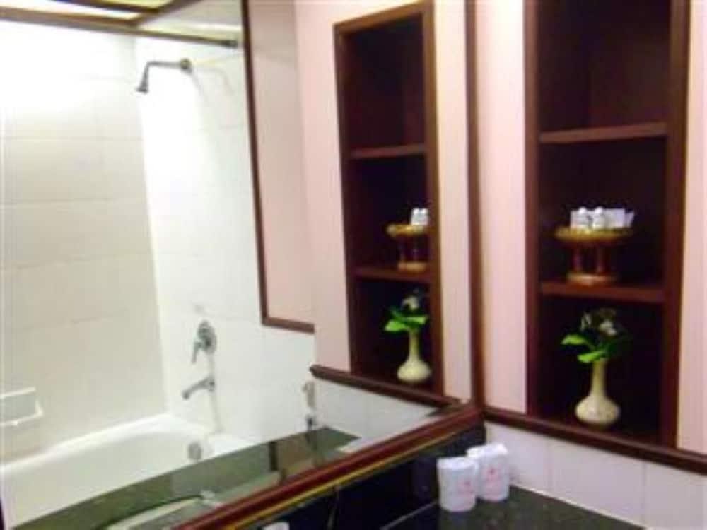 Mayflower Grande Hotel Phitsanulok Εξωτερικό φωτογραφία